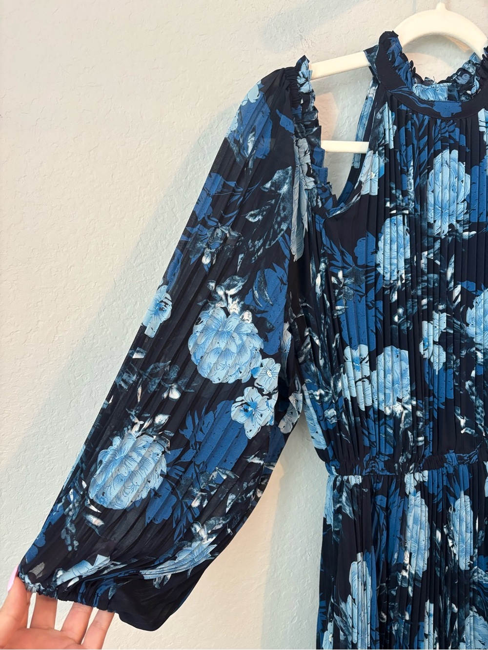 NEW Petal & Pup Hilary Pleated Blue Floral Long Sleeve Maxi Dress Size Medium - Picture 9 of 12